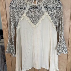 Umgee Cream and Black Lace Blouse